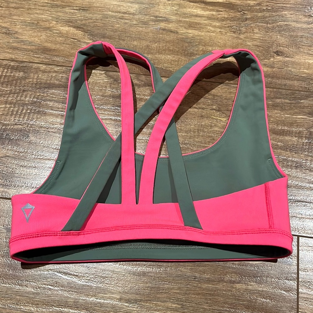 Ivivva like new reversible pink/army green sport/dance bra